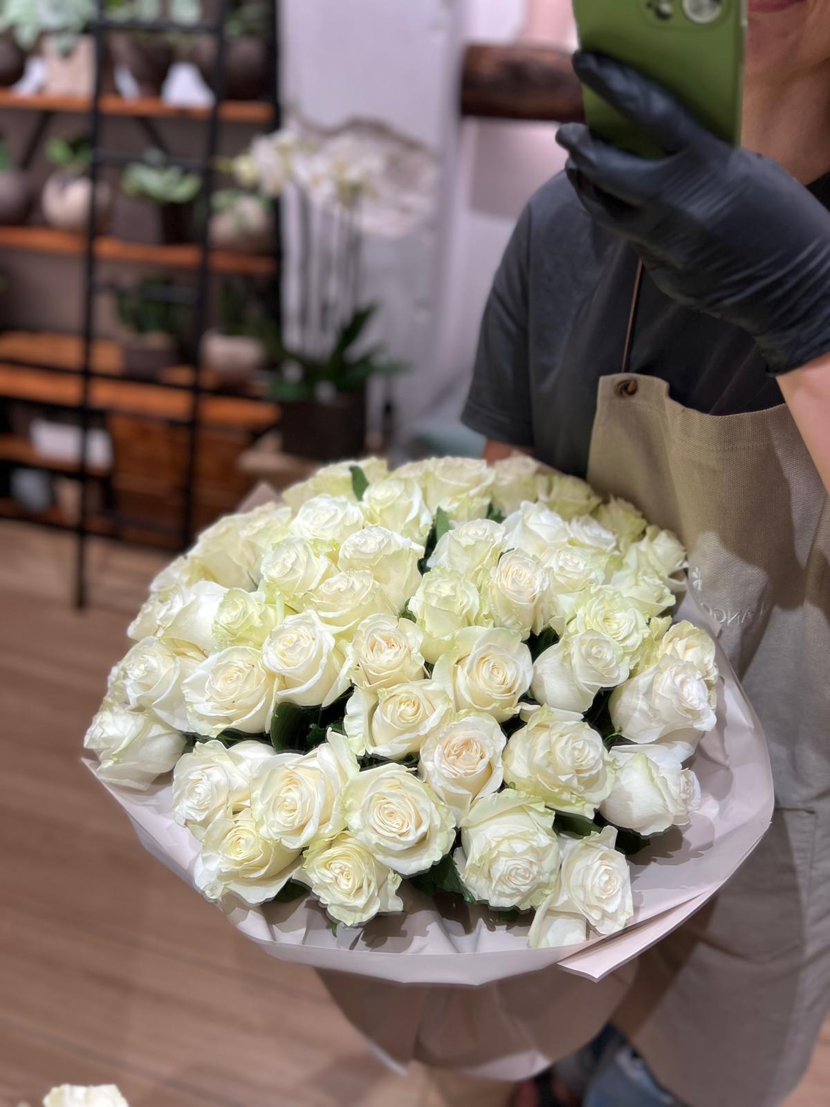 Bouquet di 50 rose bianche