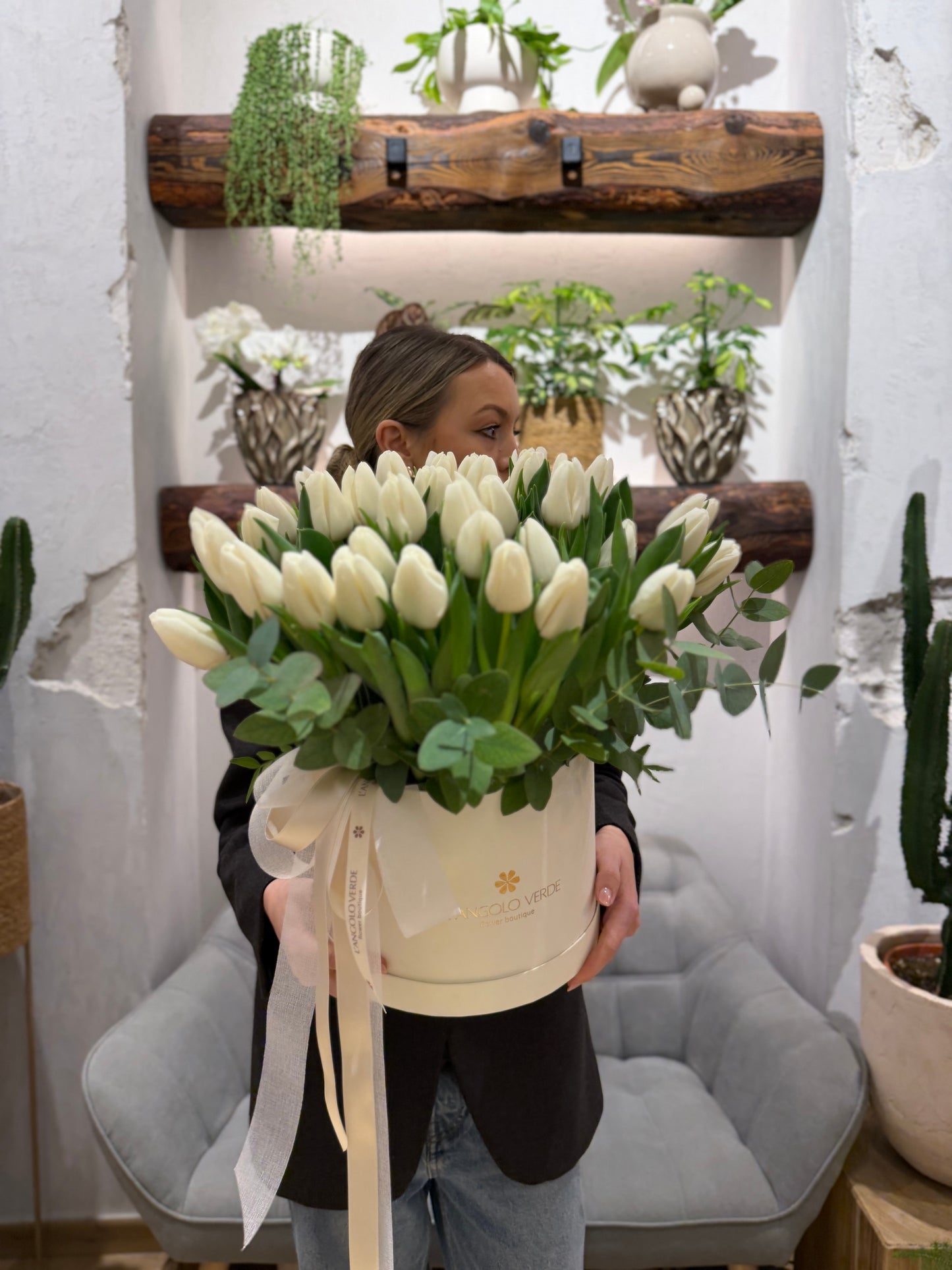 Blooming 40 Tulips