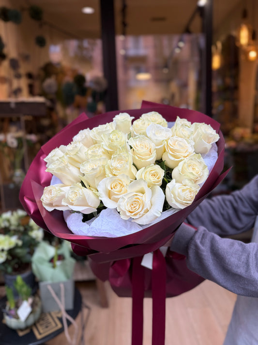 Bouquet di 25 rose bianche